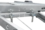 Carrello porta-auto basculante a 1 asse UNITRAILER RACE 350 – Piano di carico 350 x 180 cm – PTT 1500 kg - immagine 6