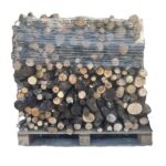 Pallet di legno duro secco da 50 cm di carbonella pronto da bruciare